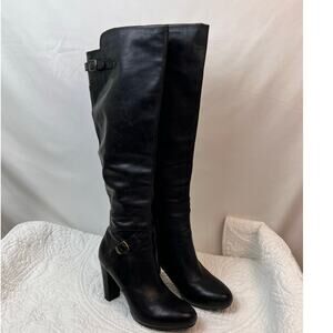 Ugg Women's Size 7.5 Black Leather Side Zip Winter Snow Knee High Heeled Boot